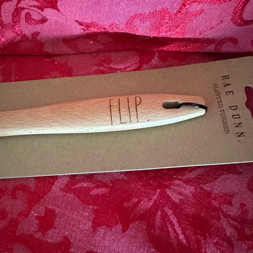 🌵3/$15 Rae Dunn silicone Slotted Turner with engraved FLIP wood handle